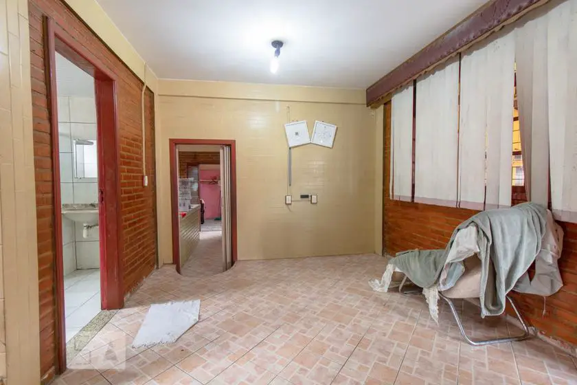 Foto 2 de Casa com 3 Quartos para alugar, 180m² em Uberaba, Curitiba