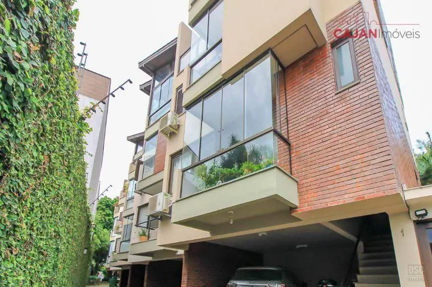 Foto 1 de Casa com 3 Quartos à venda, 192m² em Vila Assunção, Porto Alegre