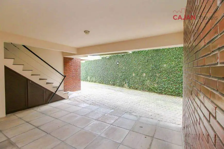 Foto 2 de Casa com 3 Quartos à venda, 192m² em Vila Assunção, Porto Alegre