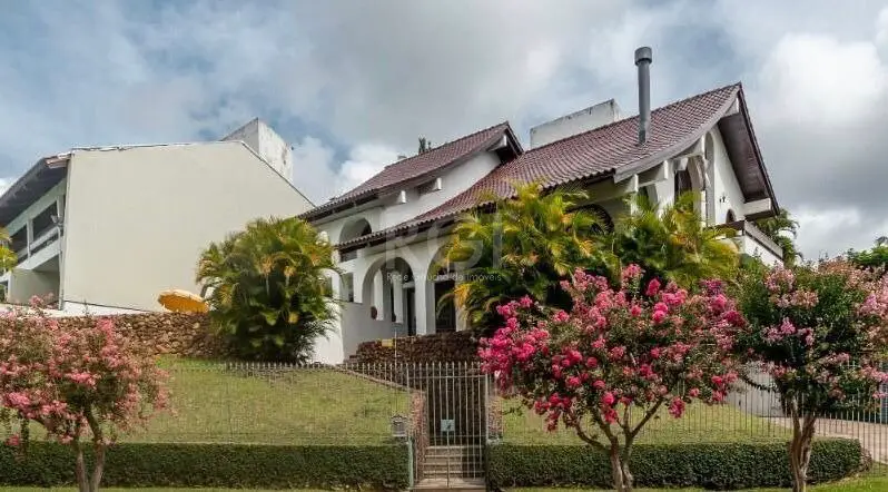 Foto 1 de Casa com 3 Quartos à venda, 456m² em Vila Assunção, Porto Alegre