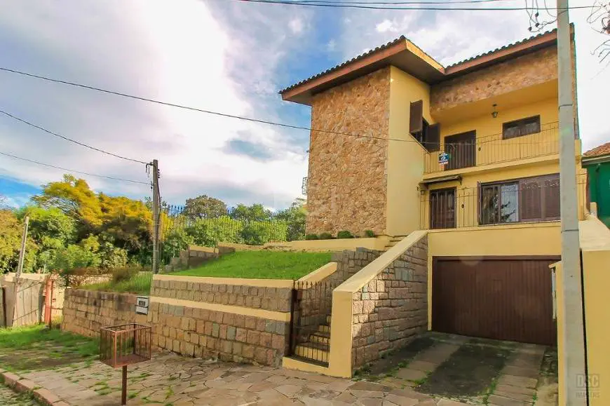 Foto 1 de Casa com 3 Quartos à venda, 255m² em Vila Ipiranga, Porto Alegre