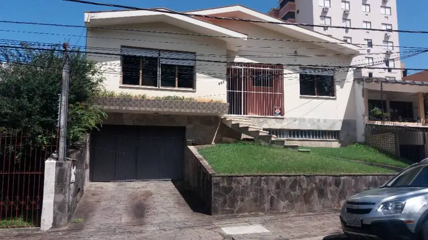 Foto 1 de Casa com 3 Quartos à venda, 290m² em Vila Ipiranga, Porto Alegre