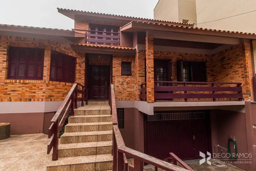 Foto 1 de Casa com 3 Quartos à venda, 387m² em Vila Ipiranga, Porto Alegre
