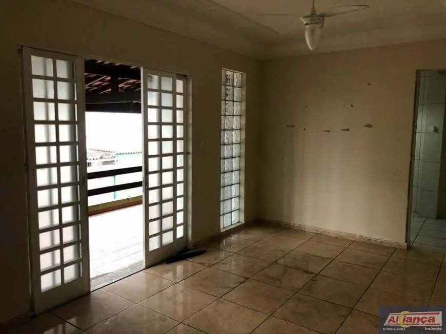 Foto 2 de Casa com 3 Quartos para alugar, 120m² em Vila Itapegica, Guarulhos
