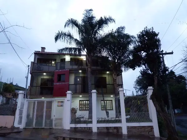 Foto 1 de Casa com 3 Quartos à venda, 525m² em Vila João Pessoa, Porto Alegre