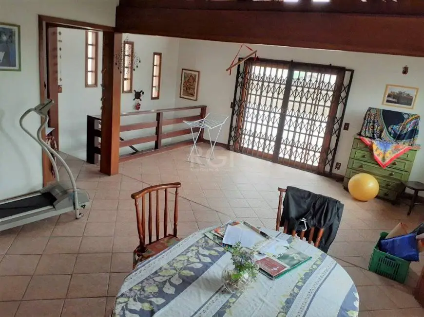 Foto 1 de Casa com 3 Quartos à venda, 165m² em Vila Nova, Porto Alegre