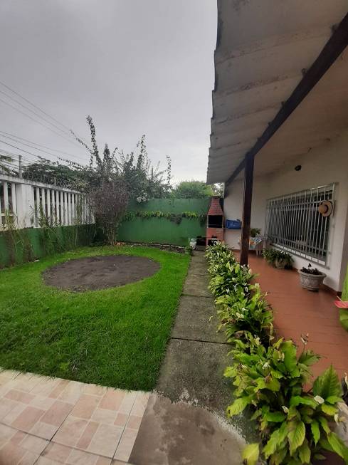 Foto 4 de Casa com 3 Quartos à venda, 127m² em Vila Suarao, Itanhaém