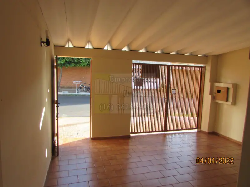 Foto 1 de Casa com 3 Quartos para alugar, 90m² em Vila Tibério, Ribeirão Preto