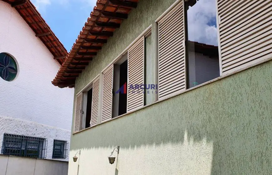 Foto 2 de Casa com 4 Quartos à venda, 205m² em Belvedere, Belo Horizonte