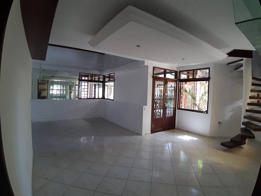 Foto 3 de Casa com 4 Quartos para alugar, 360m² em Bom Pastor, Natal