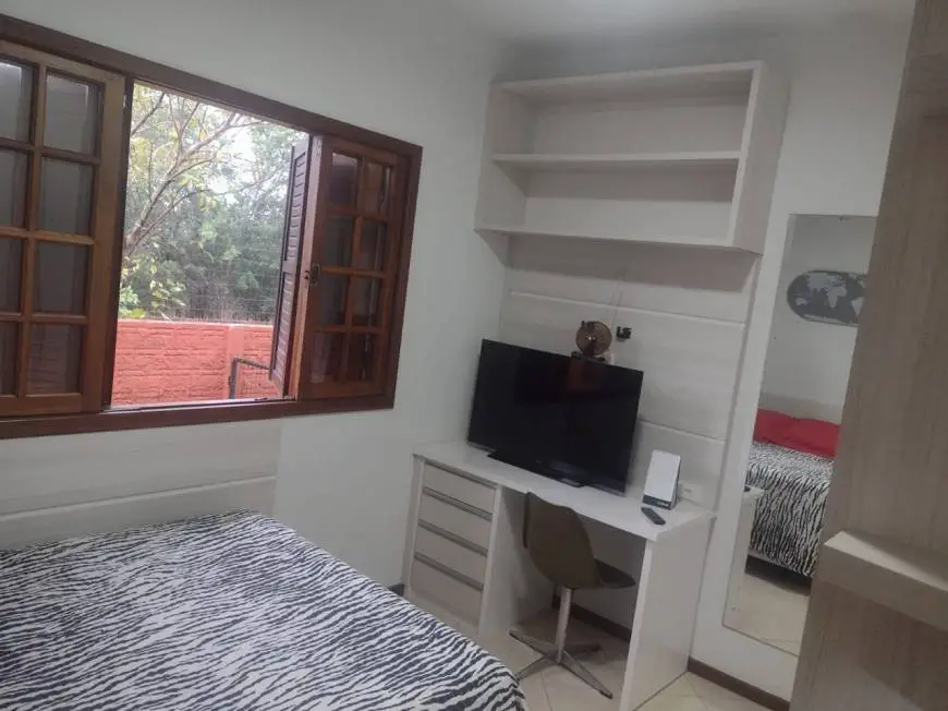 Foto 2 de Casa com 4 Quartos para alugar, 230m² em Cacupé, Florianópolis