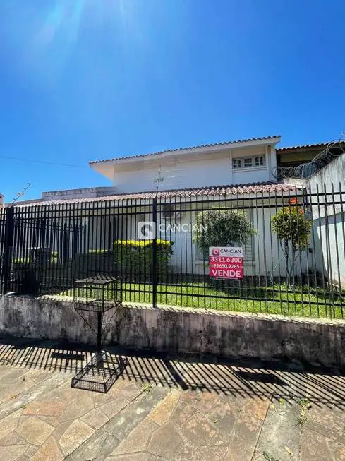 Foto 2 de Casa com 4 Quartos à venda, 284m² em Camobi, Santa Maria