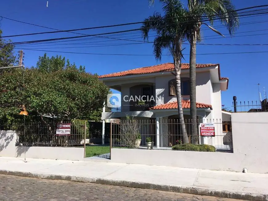 Foto 2 de Casa com 4 Quartos à venda, 333m² em Camobi, Santa Maria