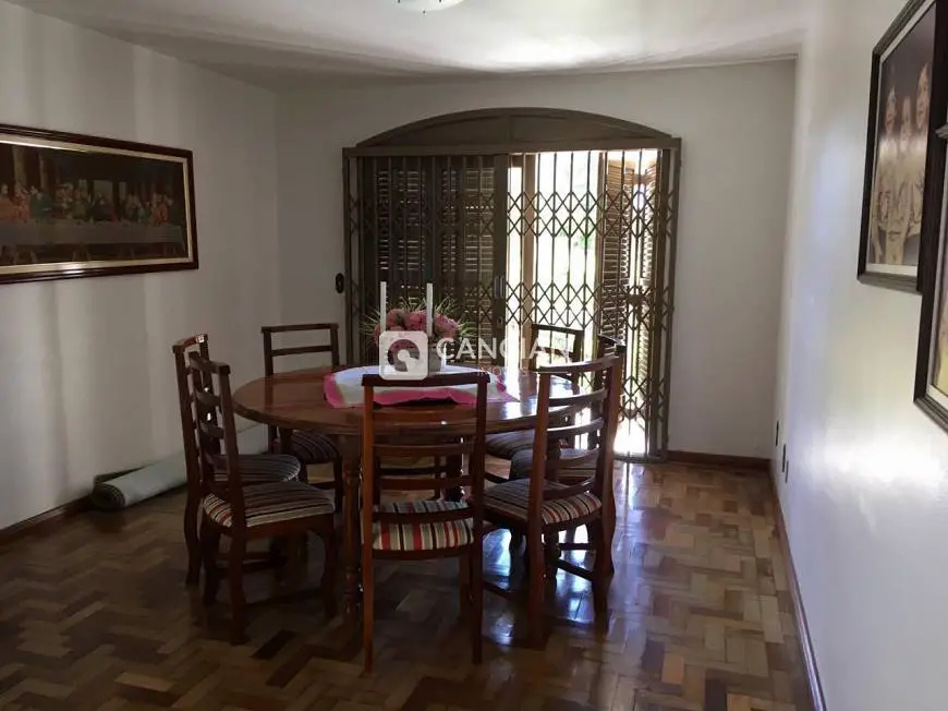 Foto 5 de Casa com 4 Quartos à venda, 333m² em Camobi, Santa Maria