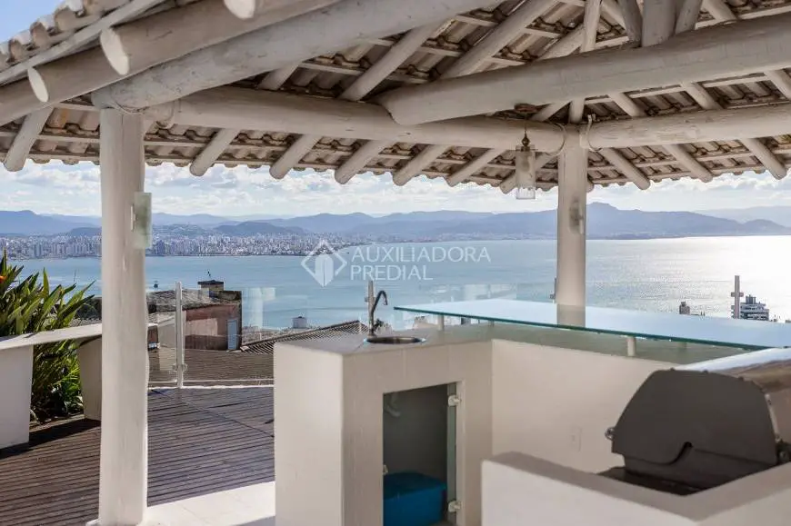 Foto 1 de Casa com 4 Quartos à venda, 475m² em Centro, Florianópolis