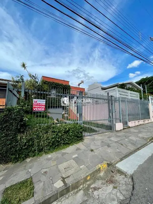 Foto 2 de Casa com 4 Quartos à venda, 212m² em Centro, Santa Maria