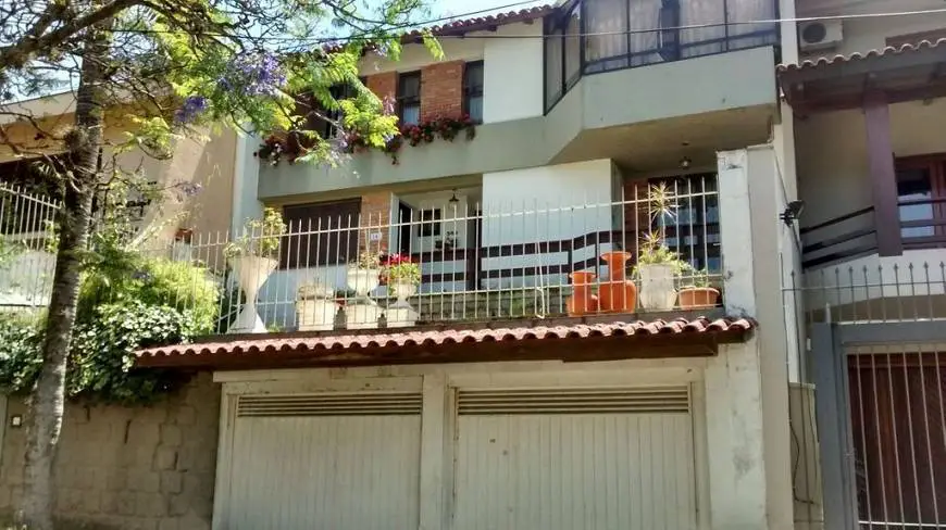 Foto 1 de Casa com 4 Quartos à venda, 260m² em Chácara das Pedras, Porto Alegre