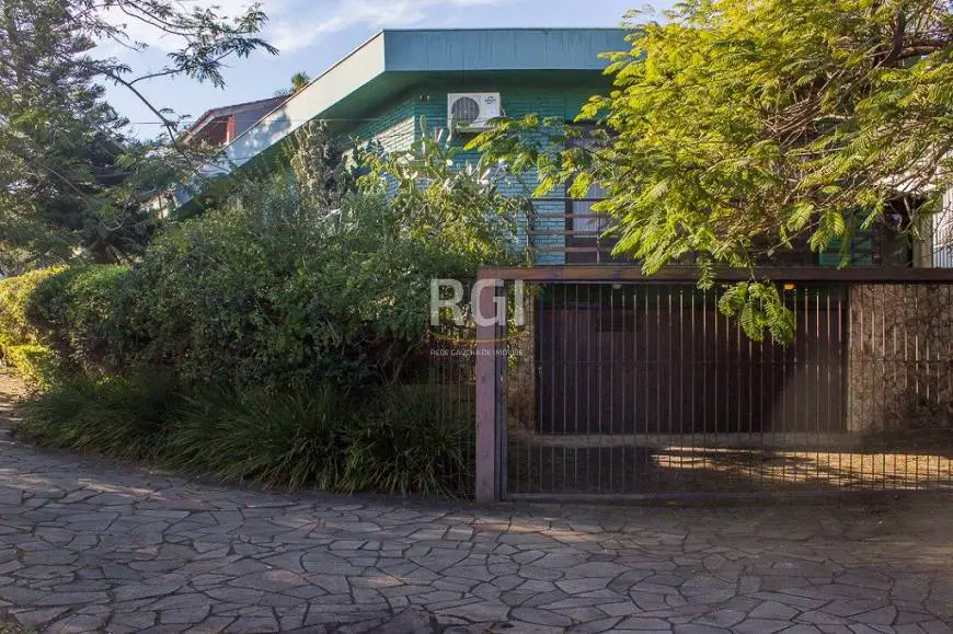 Foto 1 de Casa com 4 Quartos à venda, 266m² em Chácara das Pedras, Porto Alegre