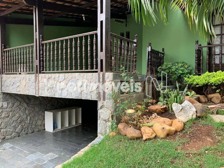 Foto 2 de Casa com 4 Quartos para alugar, 231m² em Cidade Nova, Belo Horizonte