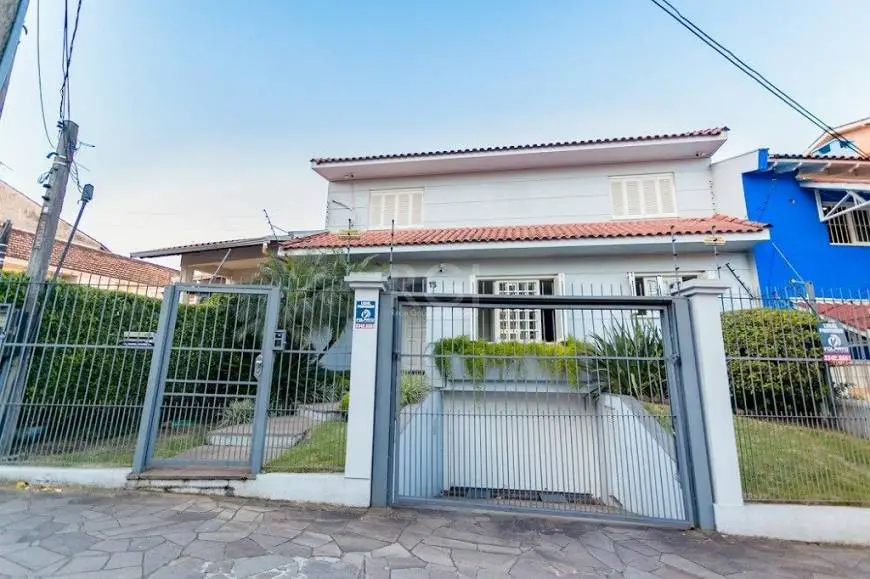 Foto 3 de Casa com 4 Quartos à venda, 245m² em Cristo Redentor, Porto Alegre