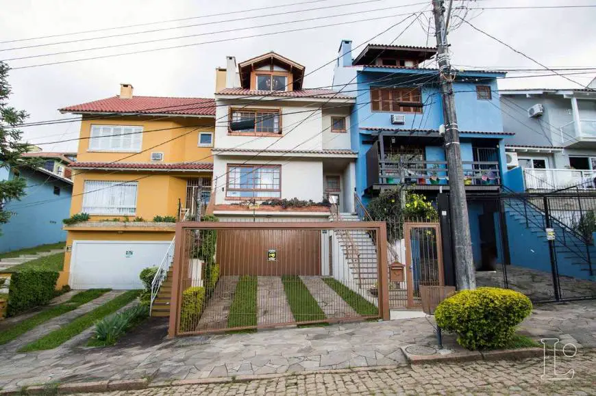 Foto 2 de Casa com 4 Quartos à venda, 172m² em Espiríto Santo, Porto Alegre