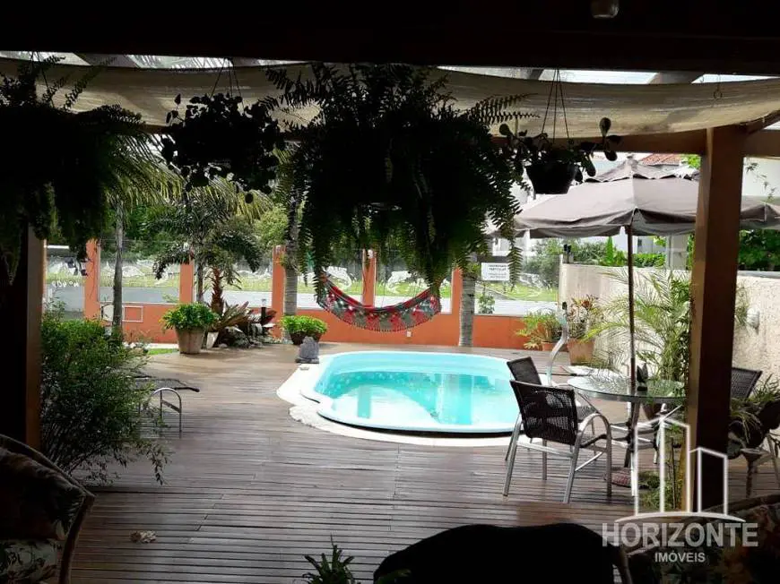 Foto 1 de Casa com 4 Quartos à venda, 345m² em Ingleses do Rio Vermelho, Florianópolis