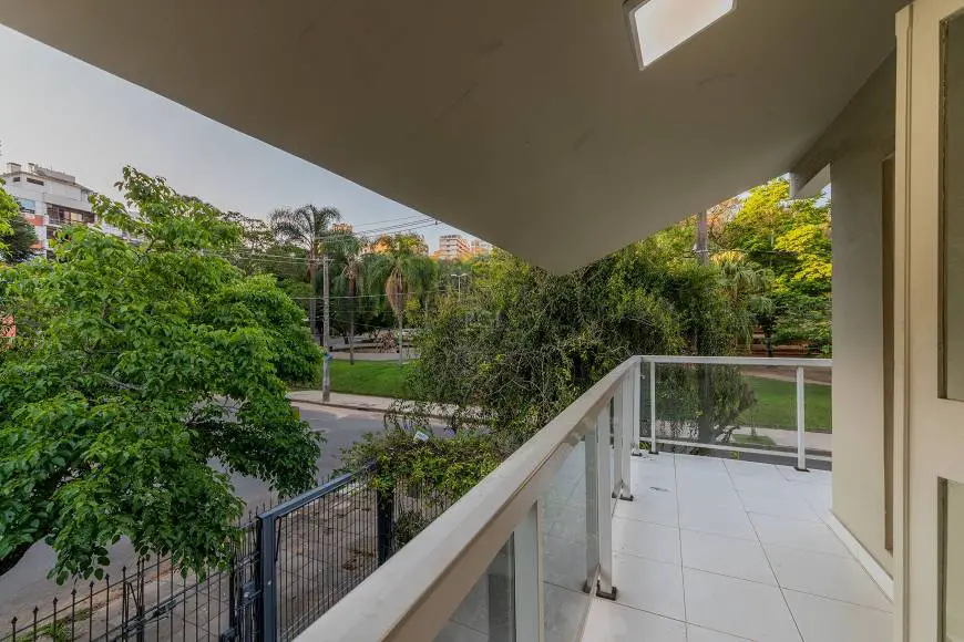Foto 1 de Casa com 4 Quartos à venda, 200m² em Jardim Botânico, Porto Alegre