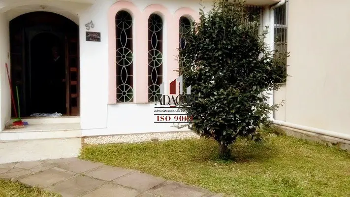 Foto 3 de Casa com 4 Quartos para alugar, 250m² em Jardim do Salso, Porto Alegre
