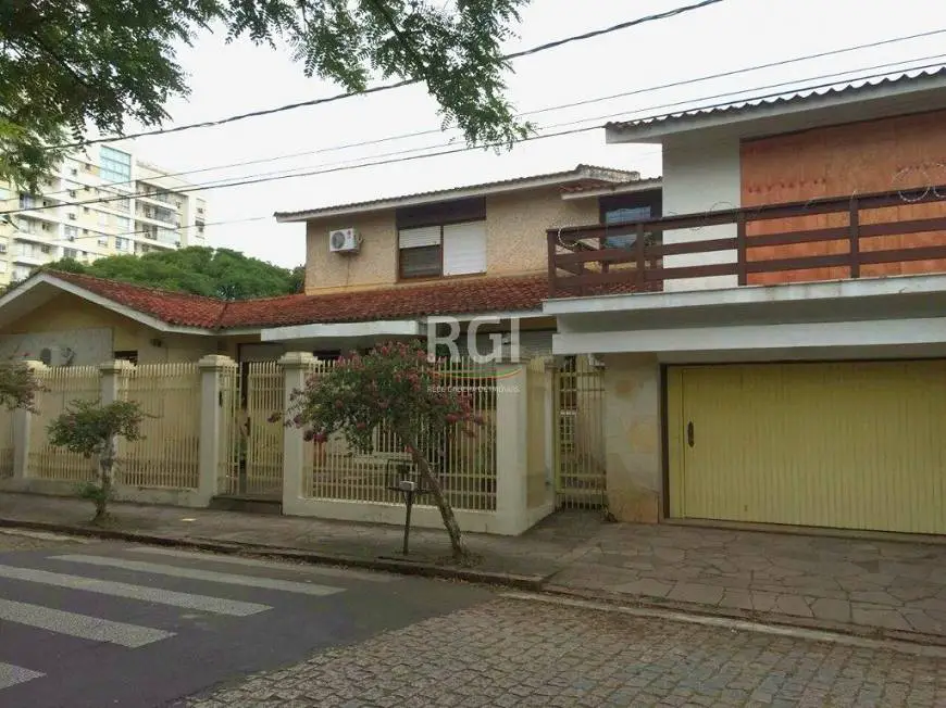 Foto 2 de Casa com 4 Quartos à venda, 340m² em Jardim Lindóia, Porto Alegre