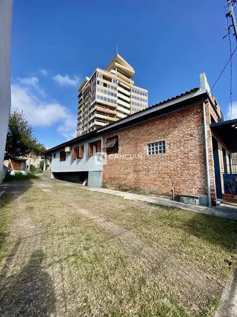 Foto 2 de Casa com 4 Quartos à venda, 165m² em Km 3, Santa Maria