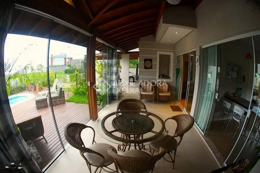 Foto 1 de Casa com 4 Quartos para alugar, 350m² em Lagoa da Conceição, Florianópolis