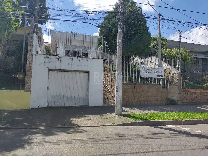Foto 1 de Casa com 4 Quartos à venda, 120m² em Medianeira, Porto Alegre