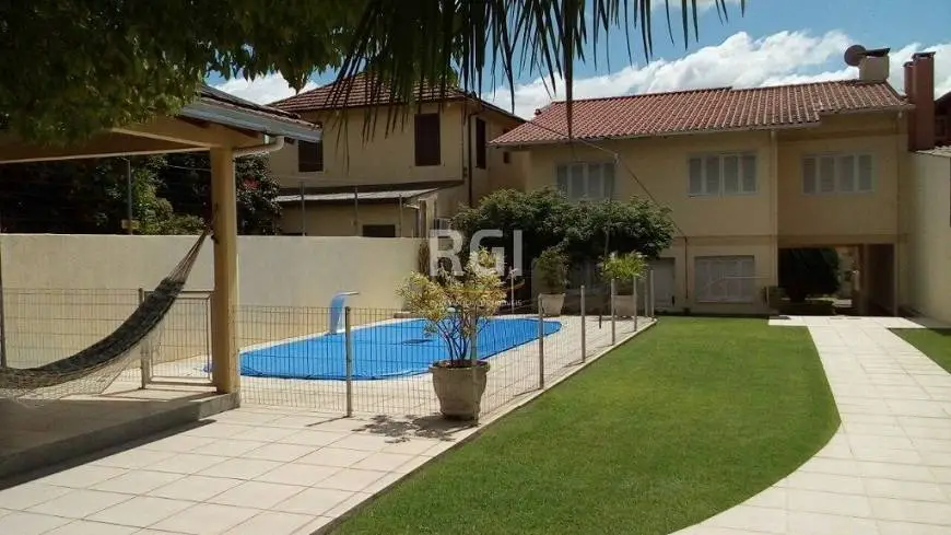 Foto 1 de Casa com 4 Quartos à venda, 300m² em Medianeira, Porto Alegre