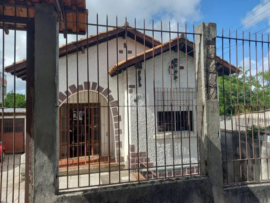 Foto 1 de Casa com 4 Quartos à venda, 80m² em Medianeira, Porto Alegre