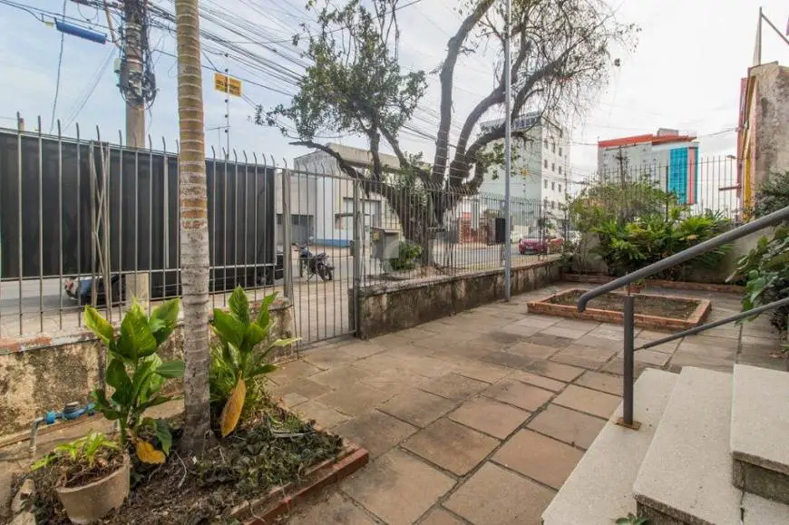 Foto 3 de Casa com 4 Quartos à venda, 307m² em Navegantes, Porto Alegre
