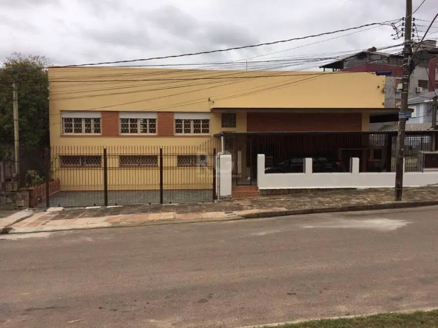 Foto 1 de Casa com 4 Quartos à venda, 233m² em Nonoai, Porto Alegre