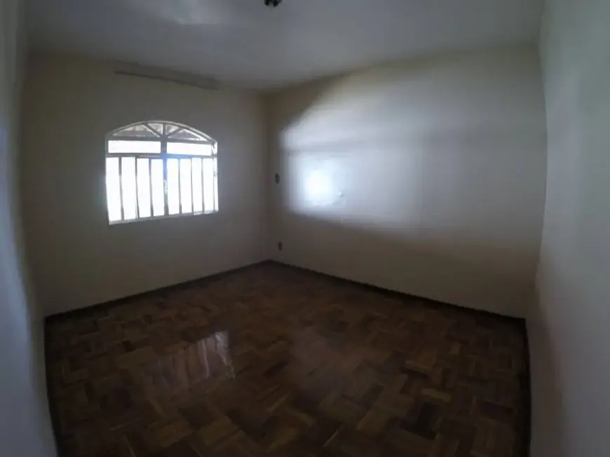Foto 3 de Casa com 4 Quartos para alugar, 150m² em Ouro Preto, Belo Horizonte