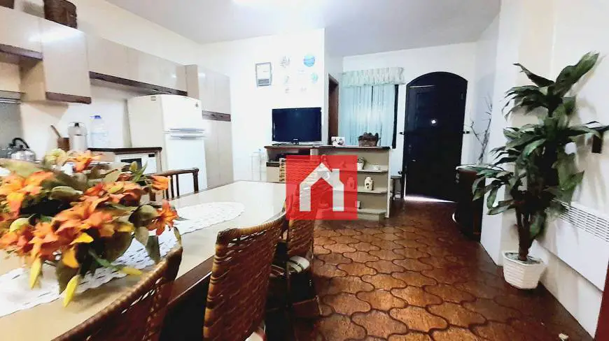 Foto 2 de Casa com 4 Quartos à venda, 413m² em Panazzolo, Caxias do Sul