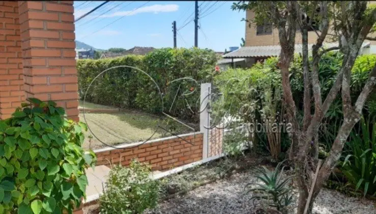 Foto 2 de Casa com 4 Quartos à venda, 170m² em Pantanal, Florianópolis