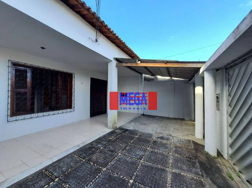 Foto 3 de Casa com 4 Quartos para alugar, 128m² em Parque Araxá, Fortaleza