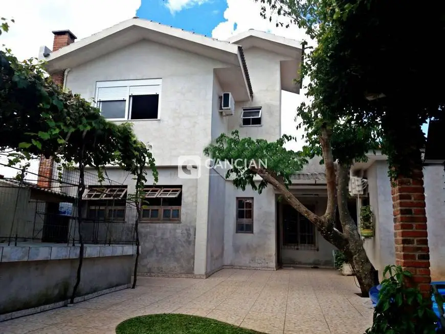 Foto 1 de Casa com 4 Quartos à venda, 190m² em Pé-de-Plátano, Santa Maria
