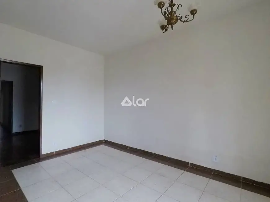 Foto 2 de Casa com 4 Quartos para alugar, 217m² em Planalto, Belo Horizonte