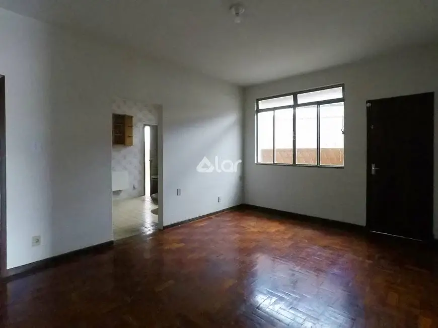 Foto 3 de Casa com 4 Quartos para alugar, 217m² em Planalto, Belo Horizonte