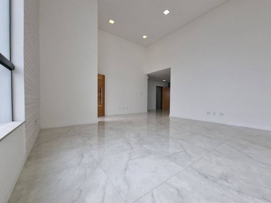 Foto 4 de Casa com 4 Quartos à venda, 220m² em Residencial Alvim, Juiz de Fora