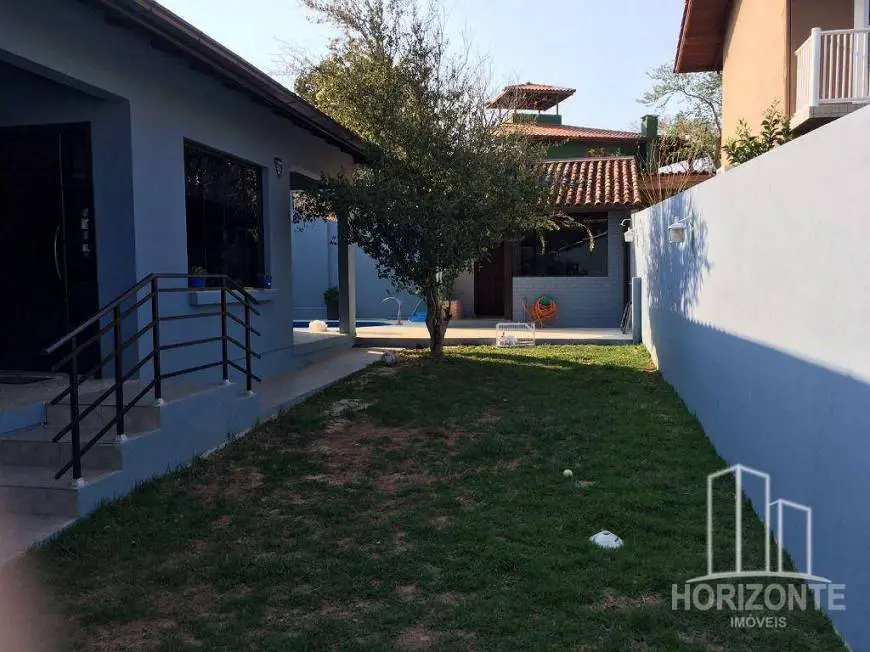 Foto 3 de Casa com 4 Quartos à venda, 240m² em Santinho, Florianópolis