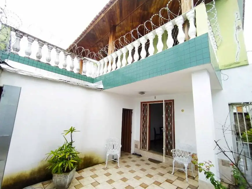 Foto 1 de Casa com 4 Quartos à venda, 195m² em Santo André, Belo Horizonte