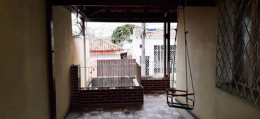 Foto 2 de Casa com 4 Quartos à venda, 300m² em Santo André, Belo Horizonte