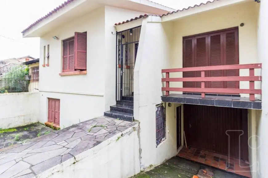 Foto 2 de Casa com 4 Quartos à venda, 150m² em Teresópolis, Porto Alegre