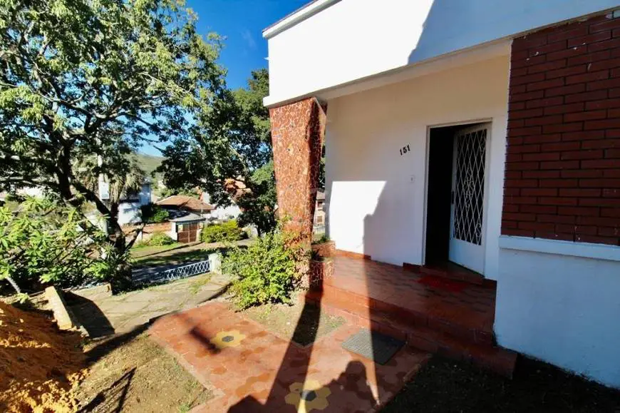 Foto 2 de Casa com 4 Quartos à venda, 158m² em Teresópolis, Porto Alegre