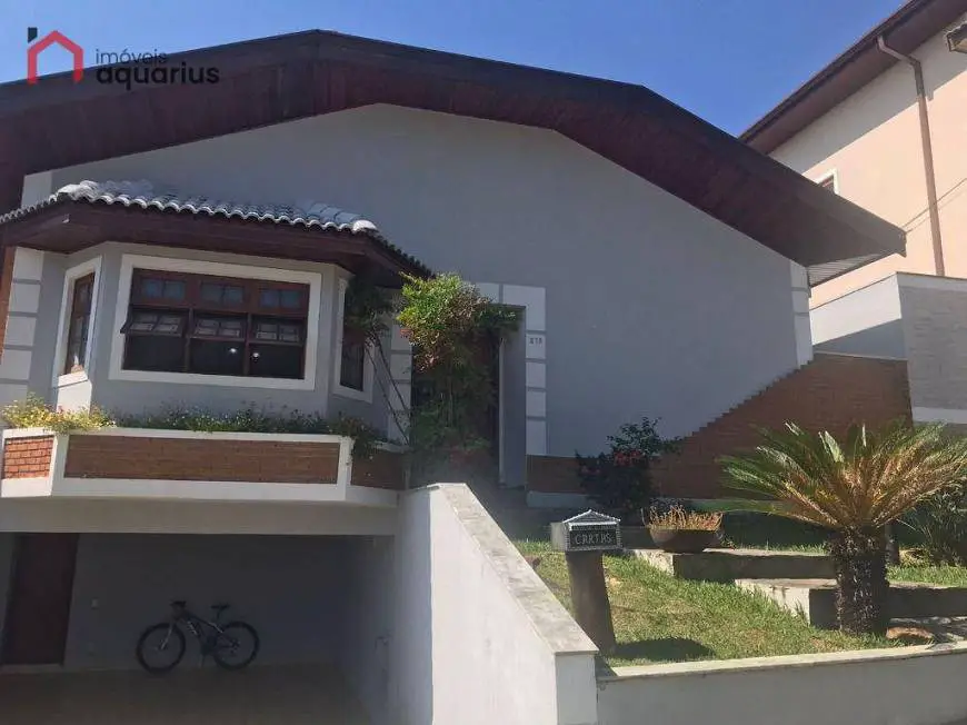 Foto 1 de Casa com 4 Quartos para alugar, 195m² em Urbanova, São José dos Campos